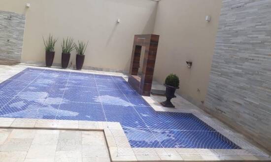 Telas, Redes e Cercas de Proteção para Piscinas